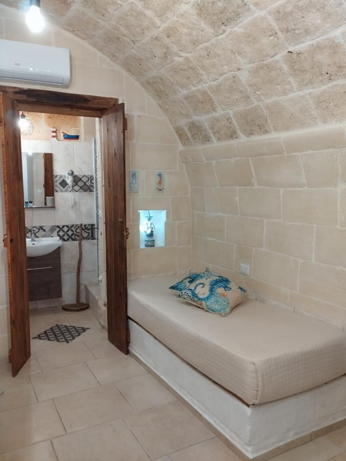 Apartamento Dimora Don Camillo Monopoli Exterior foto